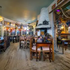 Gdzie zjeść w Jastrzębiej Górze? Odkryj najlepsze restauracje i smaki